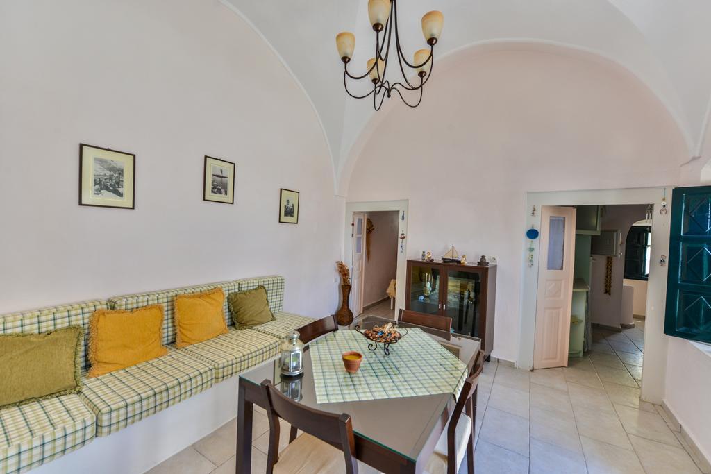 Christos Apartments Oia Екстер'єр фото