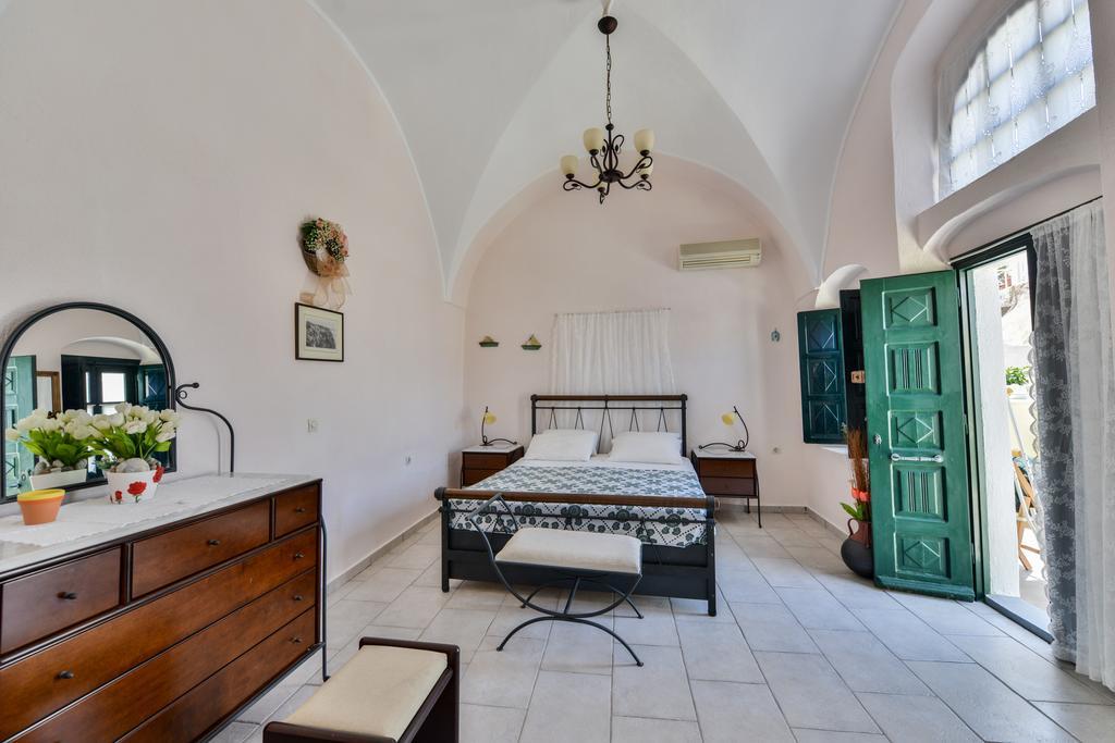 Christos Apartments Oia Екстер'єр фото