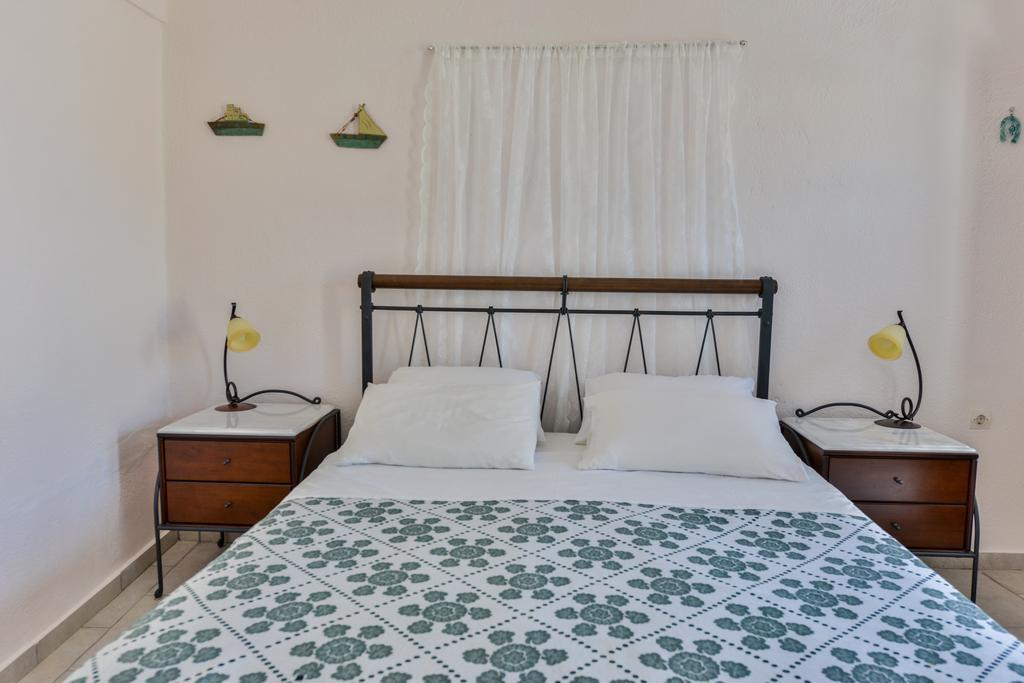 Christos Apartments Oia Екстер'єр фото